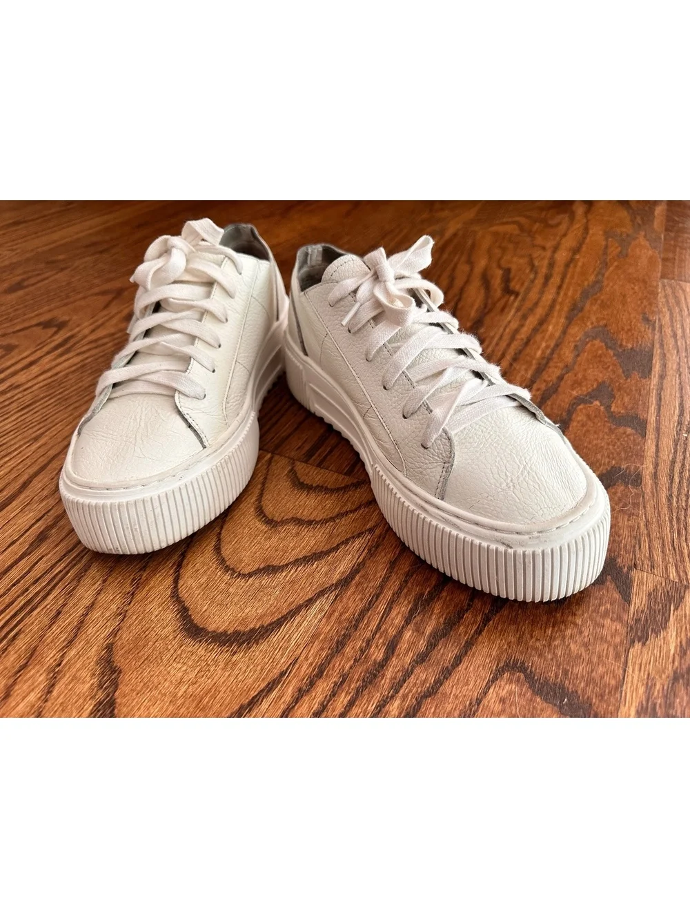 Crown Vintage textured vintage white